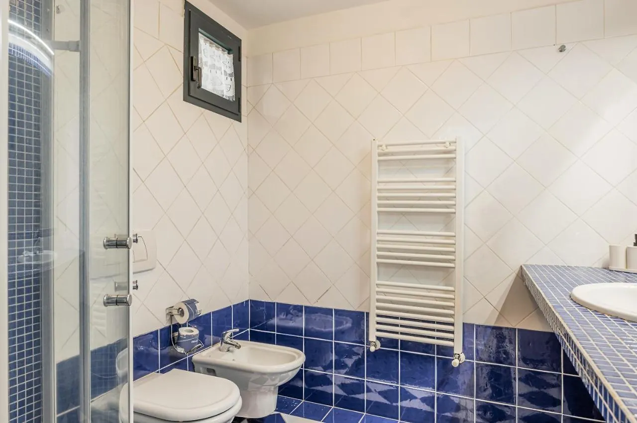 Florence Statuto Apartment With Small Courtyard
