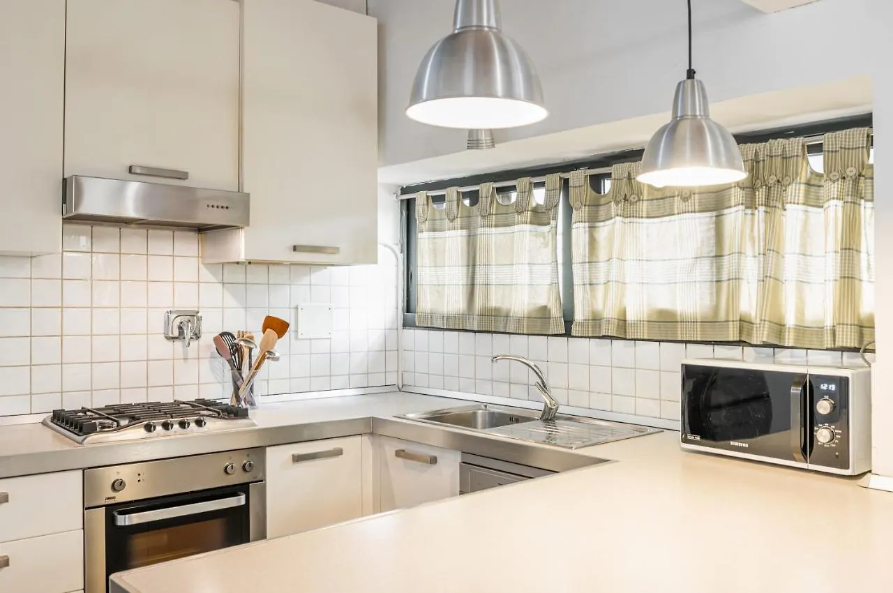 Florence Statuto Apartment With Small Courtyard