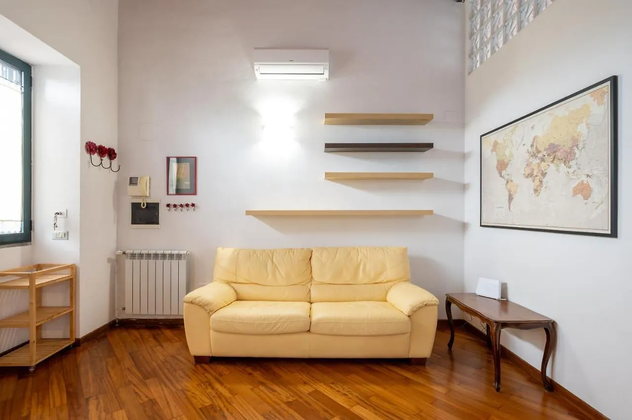 Florence Statuto Apartment With Small Courtyard